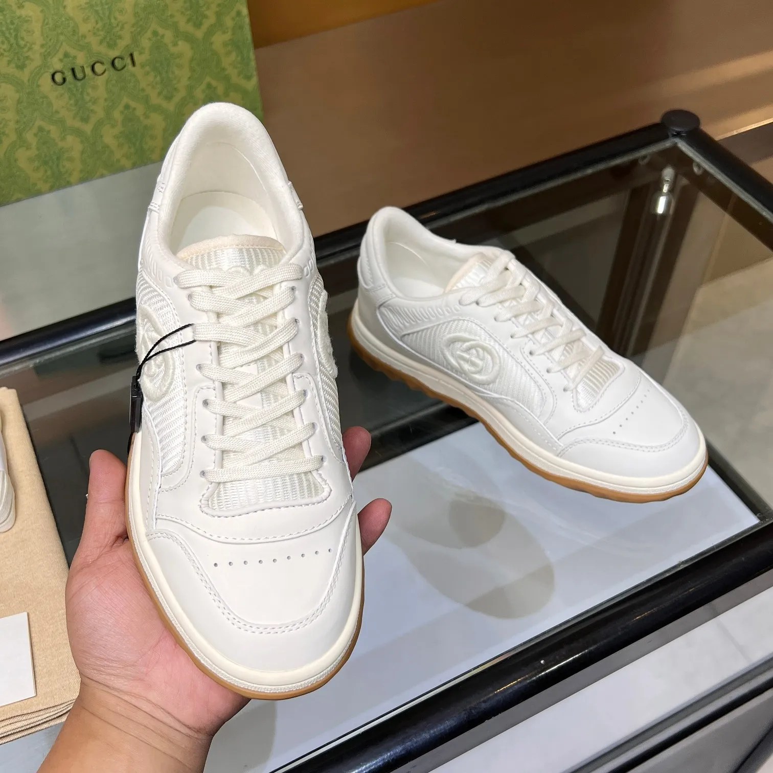 👟👟Ex-factory price 520👟👟 Top version, full styling effect, instant sales of the common practice of soft treading in the market, 💣💣💣Gucci2023 early spring Gucci G home latest hot style MAC80 sports shoes couple style casual retro distressed dirty shoes small dirty shoes small white shoes🌸🌸🌸 original purchase and development Production Gucci MAC80 new hot-selling series. The exquisite and compact interlocking double G logo romantically interprets the aesthetic concept of this series. Made of off-white leather, ▪️Material: original customized imported first-layer cowhide ▪️Inner lining: original customized imported breathable mesh ▪️Outsole: original molded two-color TPU outsole ▪️Sole thickness: 3CM ▪️Size: women's 35-40 / men's 39-45